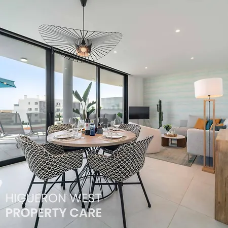 Higueron West Collection - The Blue Horizon By Hwpc דירה פואנגירולה